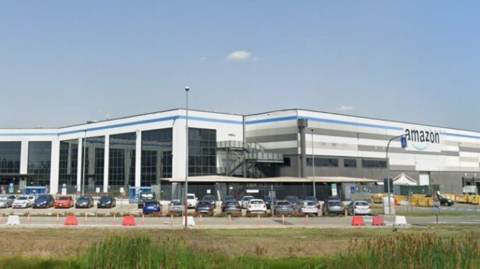 Auto dei dipendenti danneggiate dalla grandine nel parcheggio Amazon, dall'azienda contributo di 863 euro ai lavoratori