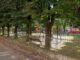 Bimba di undici anni resta incastrata in una giostra al parco giochi, intervengono vigili del fuoco e 118