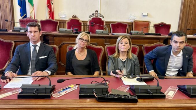 Consiglio comunale, il centrodestra denuncia: "Tentativi di intimidazione ma non ci facciamo imbavagliare, faremo luce sui contratti pubblici"