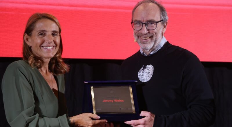 Festival del Pensare Contemporaneo, chiude la quarta edizione: premio a Jimmy Wales, fondatore di Wikipedia