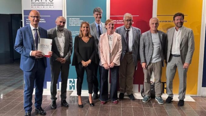 Firmato il Patto per lavoro, clima ed economia sociale. Quintavalla (Pd): "Una scelta di futuro che rafforza il modello emiliano romagnolo"
