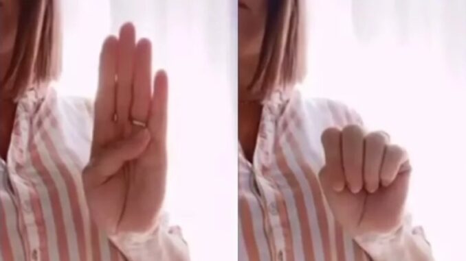 In fuga dal fidanzato che l'aveva aggredita, chiede aiuto a una guardia giurata con il segnale della mano: 21enne arrestato