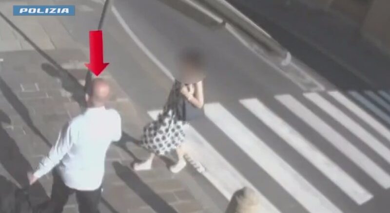 Rapina da 270 mila euro ma nella fuga il bandito perde il telefono