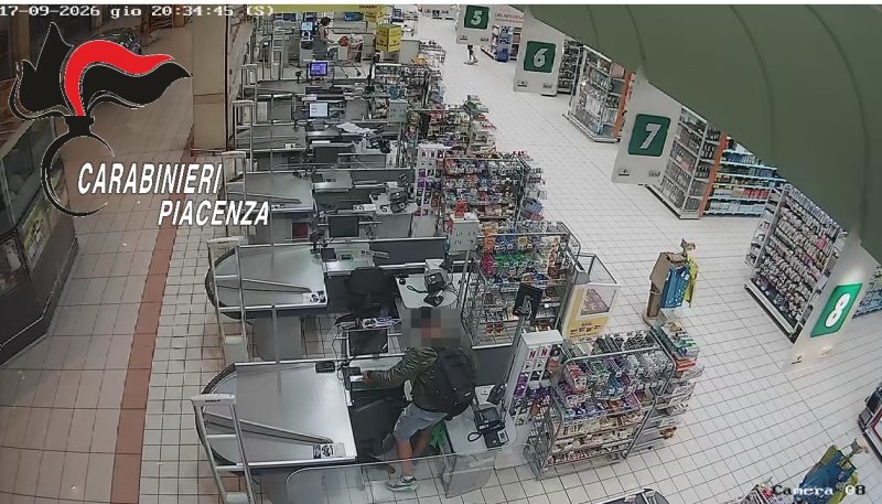 Rapine nei supermercati, i carabinieri fermano un 35enne
