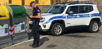 Rifiuti abbandonati o smaltiti irregolarmente, sette persone "pizzicate" dalla polizia locale