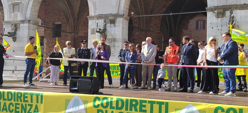 Taglio del nastro per il Villaggio Coldiretti, Piazza Cavalli al centro dell’agricoltura e del Made in Italy