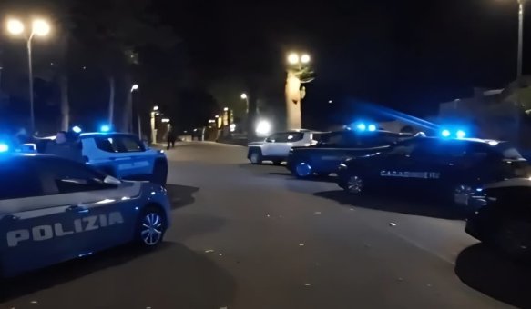 Aggredito e rapinato in un parcheggio, 43enne ar