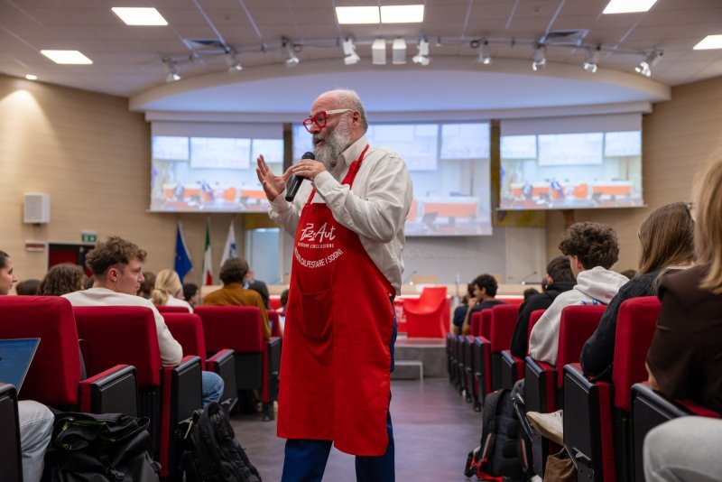 Alla Cattolica la lezione di Nico Acampora: "PizzAut senza l’amore non funziona"