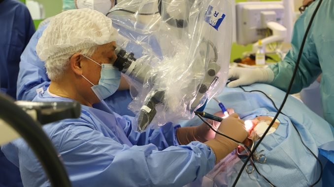 All'ospedale di Piacenza impiantato un "orecchio bionico" di ultimissima generazione: è il primo intervento in Italia FOTO