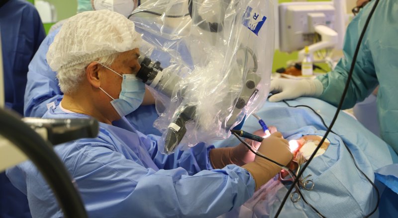 All'ospedale di Piacenza impiantato un "orecchio bionico" di ultimissima generazione: è il primo intervento in Italia FOTO