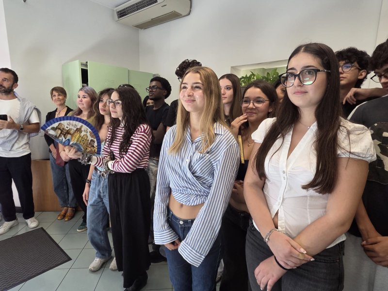 Avis incontra il Cassinari, tante mani per un unico puzzle: l'opera di Sofia e Mathilda racconta il senso del donare AUDIO