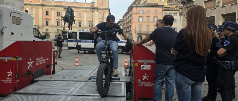 Controlli sulle biciclette elettriche, irregolari due sue tre: quattordici mezzi sequestrati su ventuno verificati
