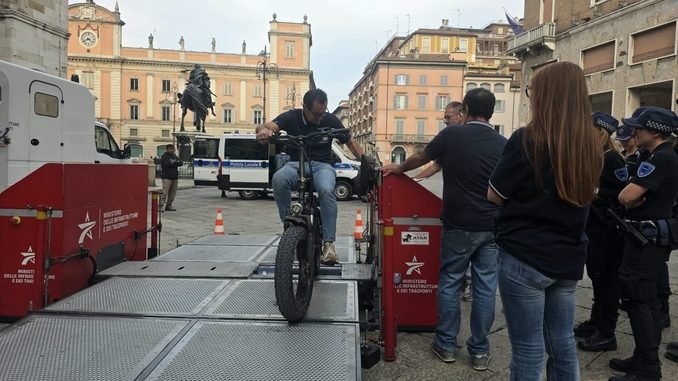 Controlli sulle biciclette elettriche, irregolari due sue tre: quattordici mezzi sequestrati su ventuno verificati