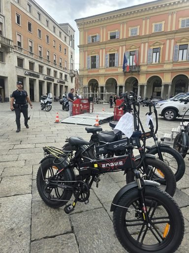 Controlli sulle biciclette elettriche, irregolari due sue tre: quattordici mezzi sequestrati su ventuno verificati