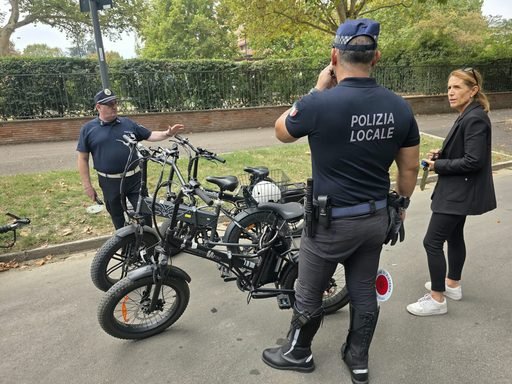 Controlli sulle biciclette elettriche, irregolari due sue tre: quattordici mezzi sequestrati su ventuno verificati