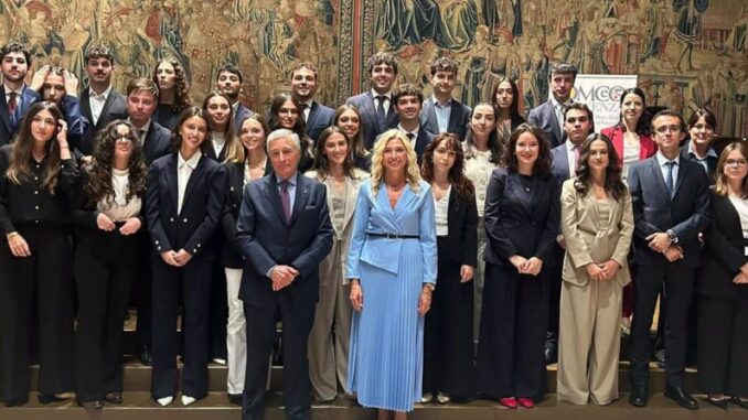 Il giuramento di 31 nuovi medici. L'allarme dell'ordine: "Personale ridotto ma lavoro in continua crescita" FOTO