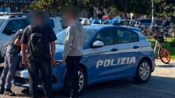 Minorenne trovato dalla polizia con un coltello, denuncia per lui e sanzione per i genitori