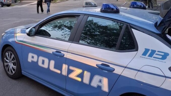 Nasconde prodotti nello zaino e tenta di uscire dal negozio, bloccato da un dipendente e arrestato dalla polizia