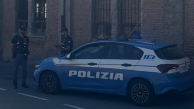 Si imbatte nella sua bicicletta appena rubata e chiama la polizia, gli agenti bloccano e denunciano un 35enne