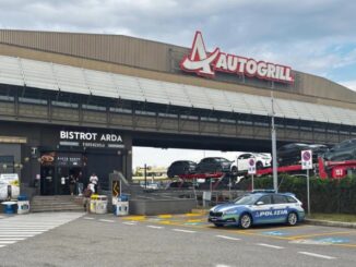 Sorpreso a rubare all'autogrill di Fiorenzuola, per tre anni non potrà accedere all'area di servizio