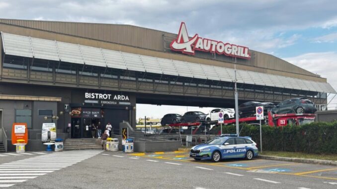 Sorpreso a rubare all'autogrill di Fiorenzuola, per tre anni non potrà accedere all'area di servizio