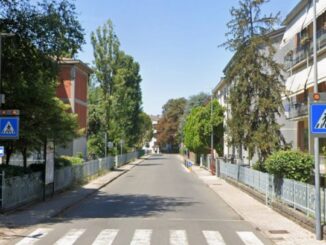 Spintonata alle spalle e rapinata della borsetta in via Don Minzoni, 81enne riporta la frattura di un braccio