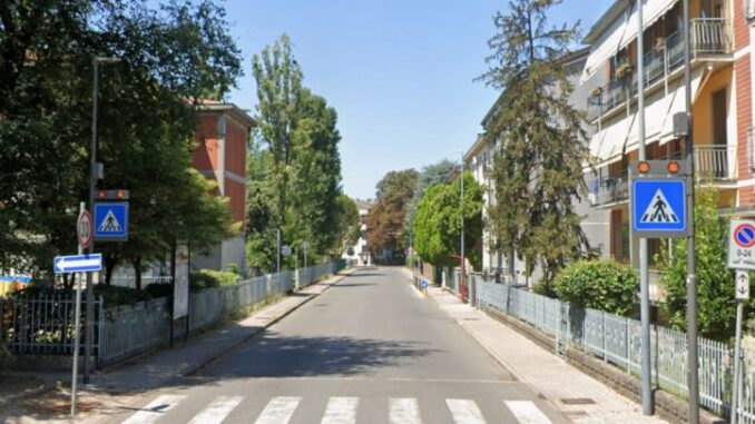 Spintonata alle spalle e rapinata della borsetta in via Don Minzoni, 81enne riporta la frattura di un braccio