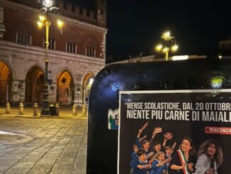 Stop al maiale nelle scuole, CasaPound Italia: "No alla sottomissione culturale, a Piacenza si mangia piacentino"